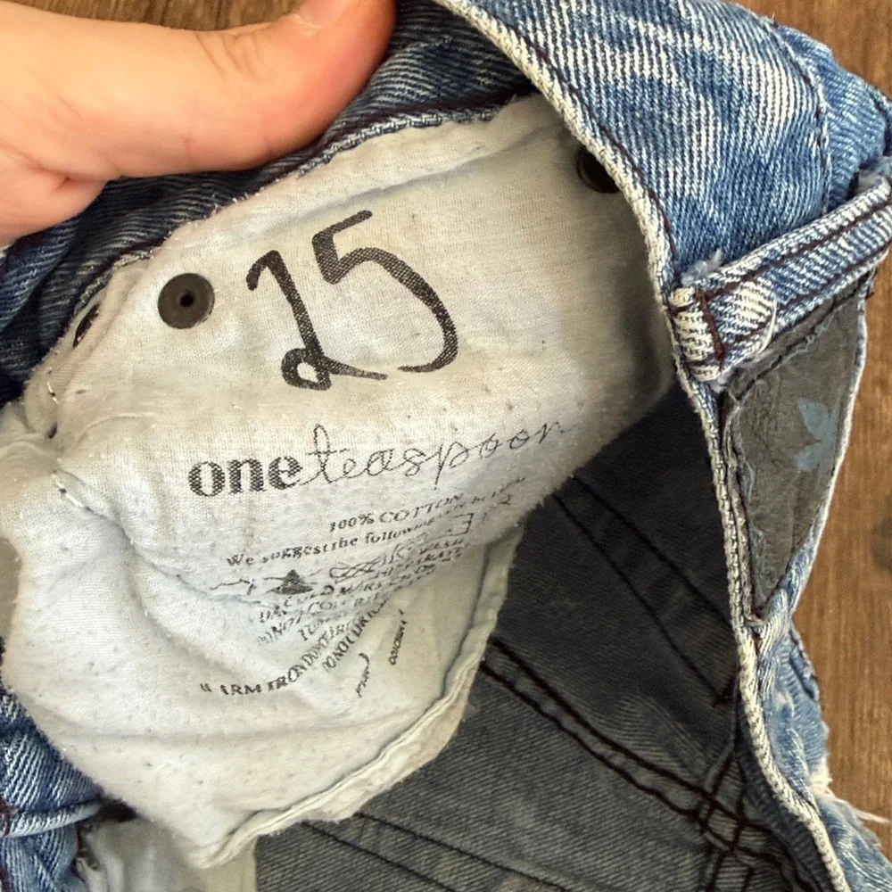 One Teaspoon Bandits Distressed Cutoff Shorts - Picture 2 of 3